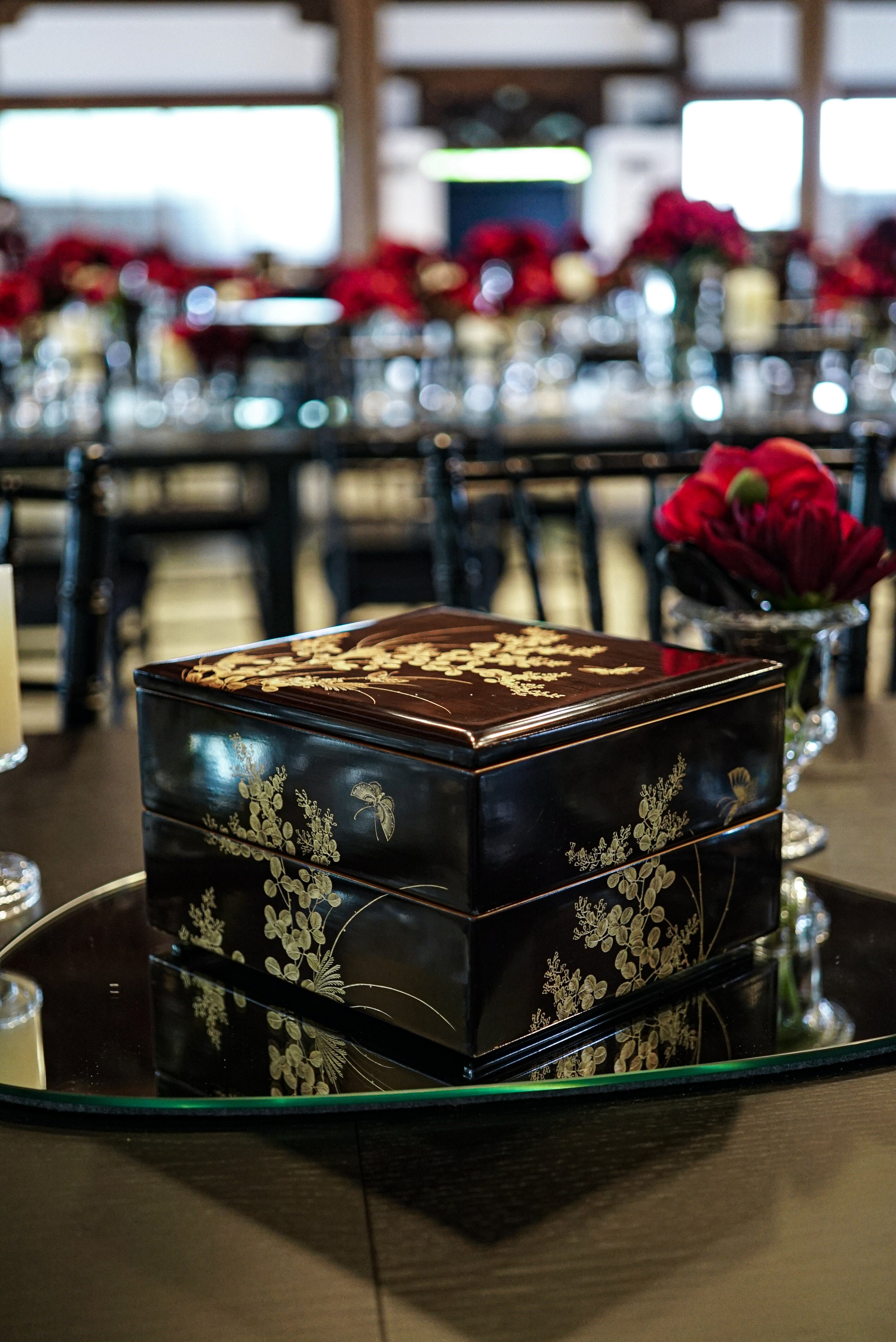 E：Wajima Lacquerware Jubako with Floral and Butterfly Chinkin Design
