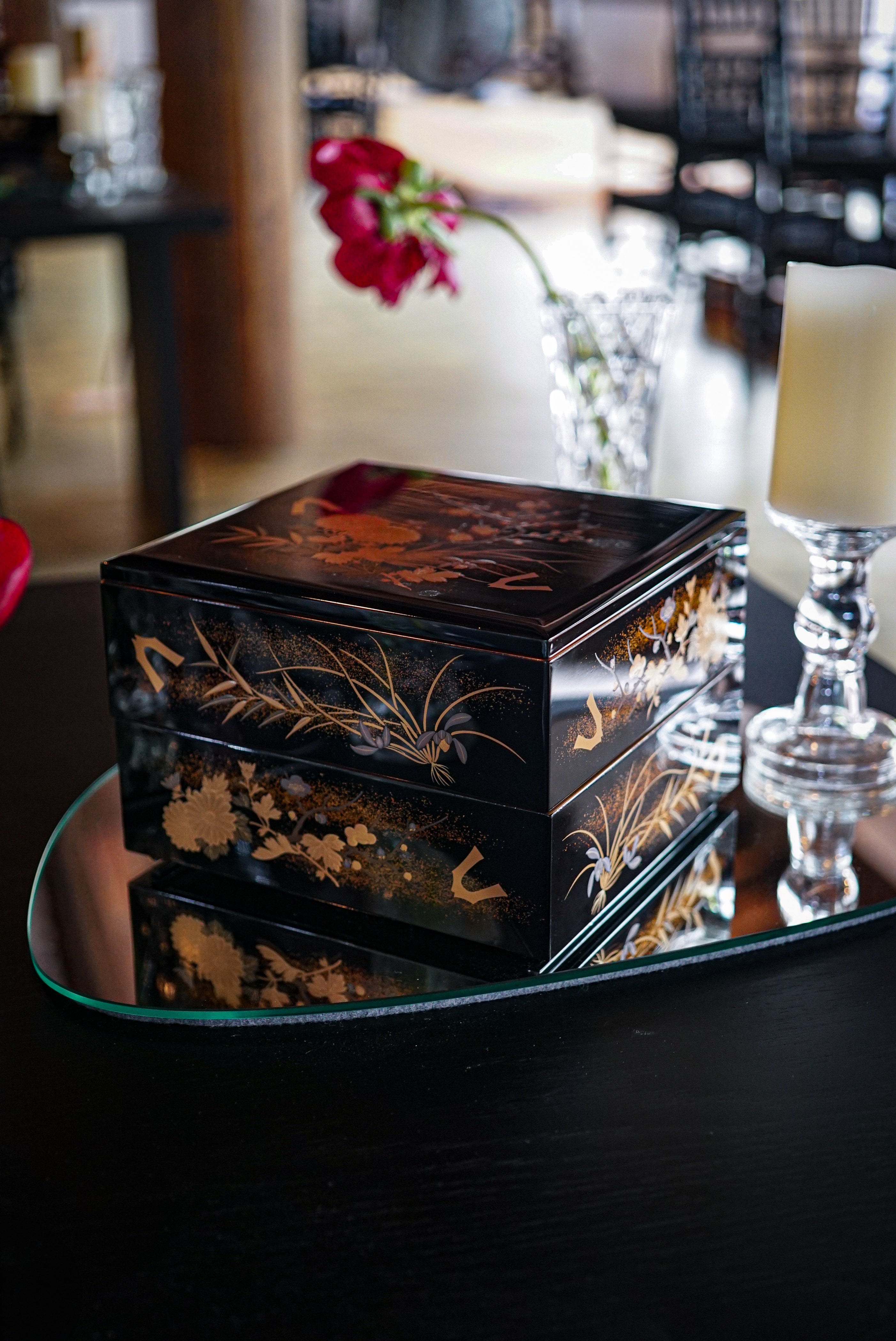 A：Jubako with Chrysanthemum and Autumn Grass Maki-e Design