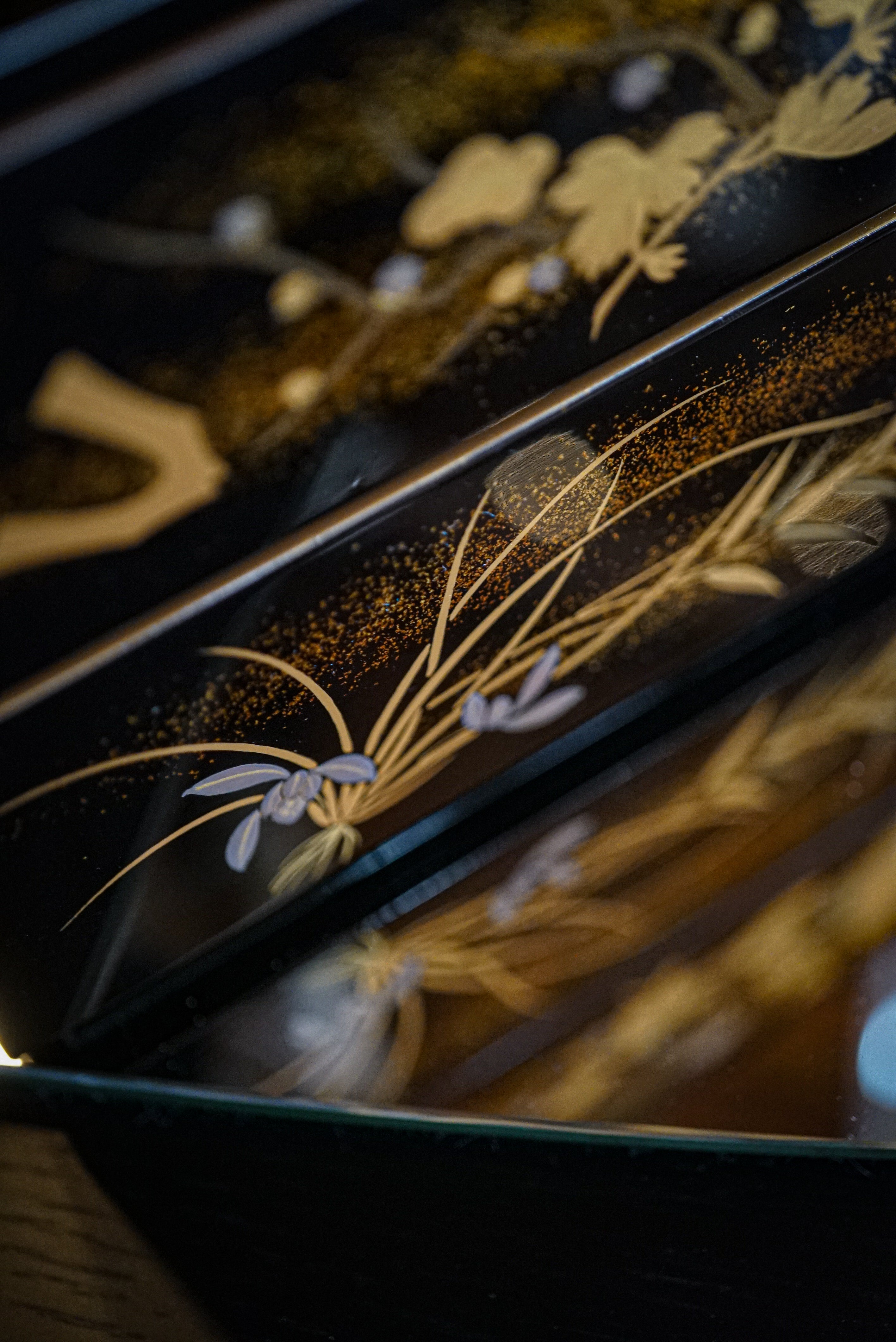 A：Jubako with Chrysanthemum and Autumn Grass Maki-e Design