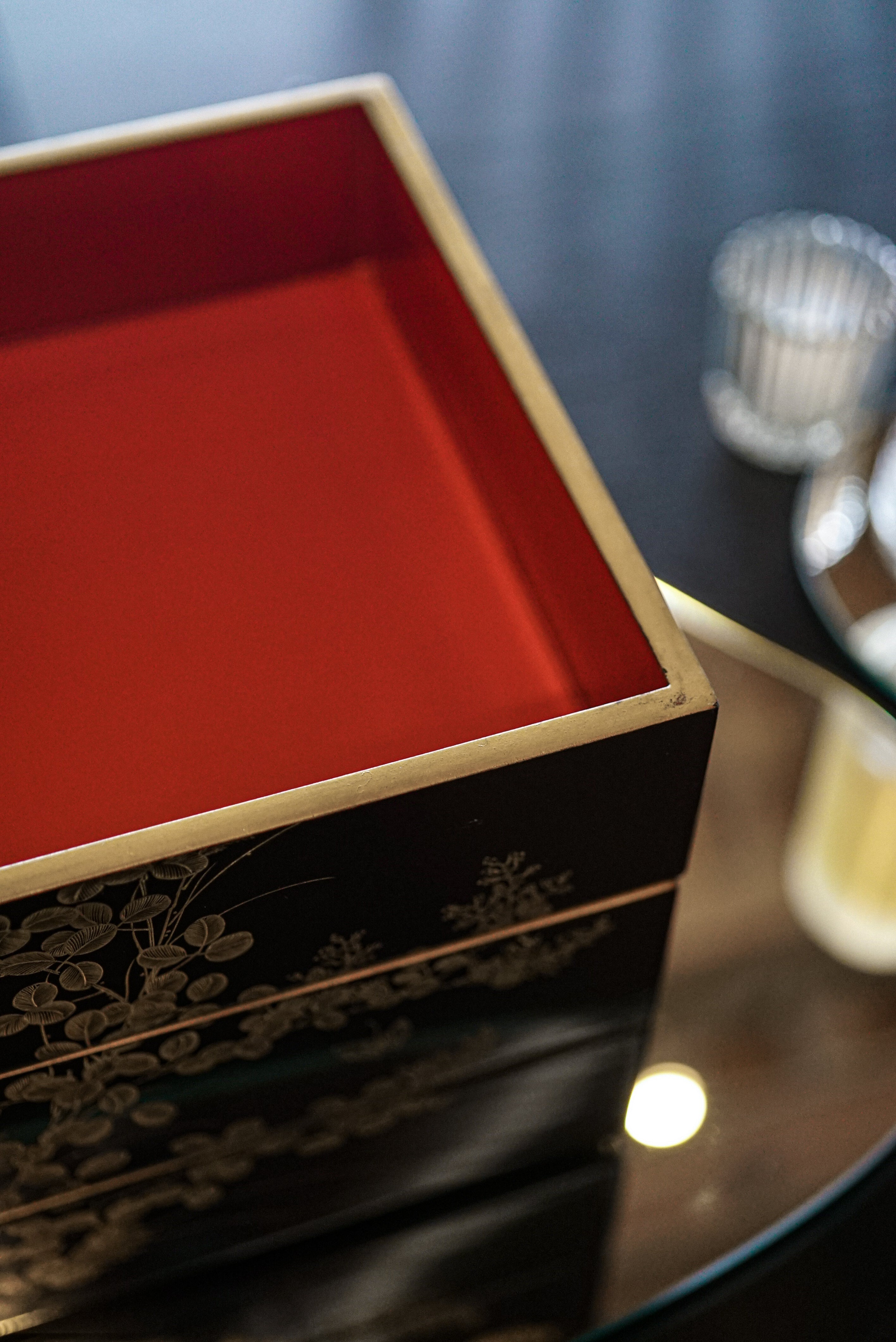 E：Wajima Lacquerware Jubako with Floral and Butterfly Chinkin Design